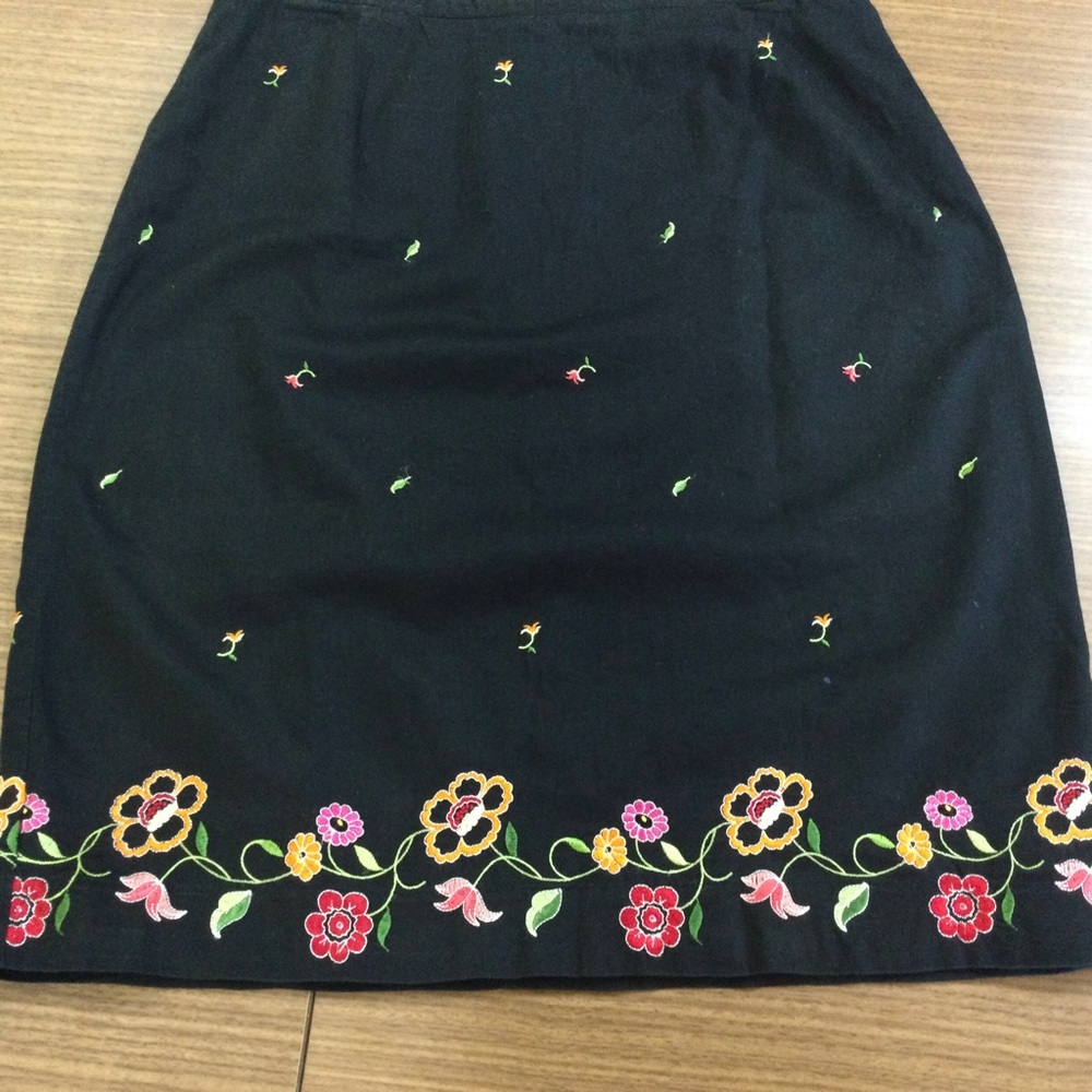 CASUAL CORNER SKIRT